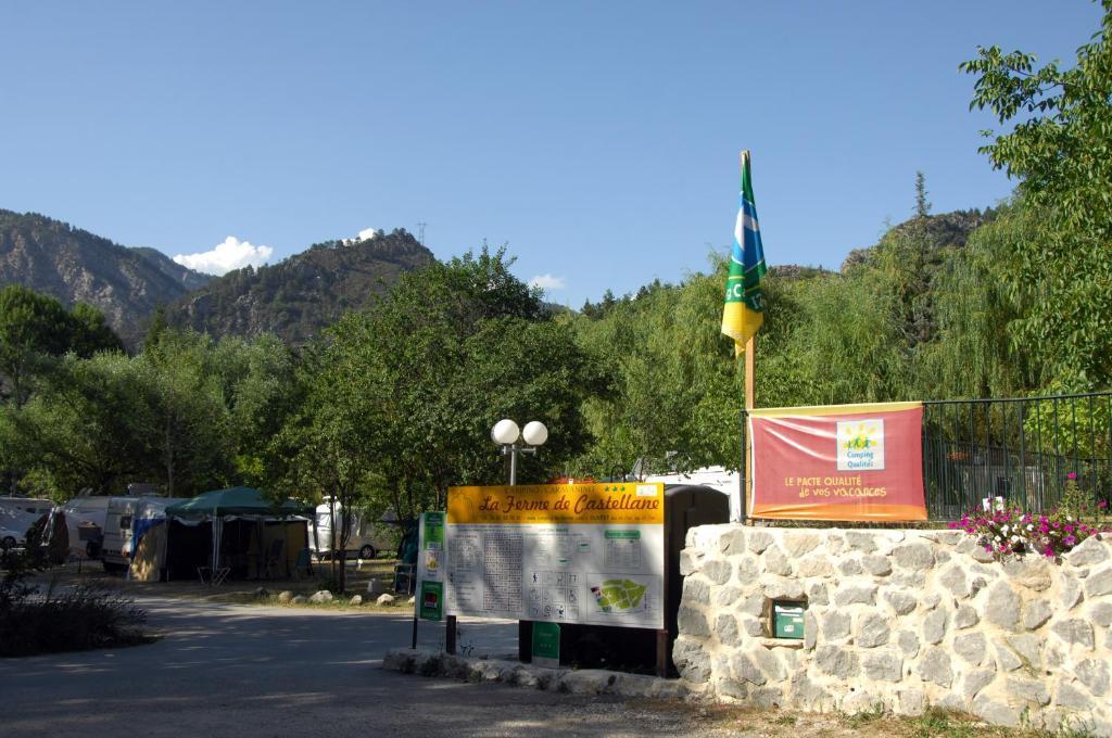 Camping La Ferme De Castellane Εξωτερικό φωτογραφία